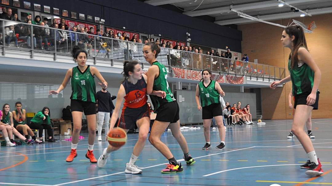 Yaren Roldán, Vega Gil, Elisa Goñi y Ane Esparza.