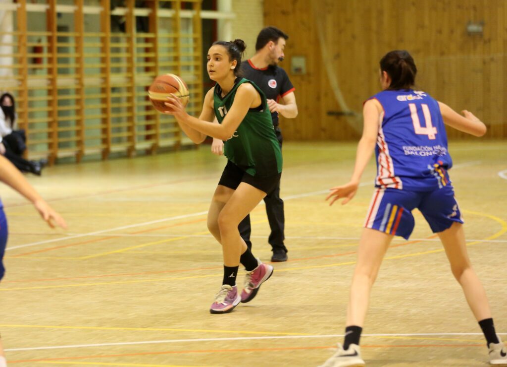Leyre Martínez jugadora de baloncesto de Navarro Villoslada y la Selección Cadete Femenina Navarra
